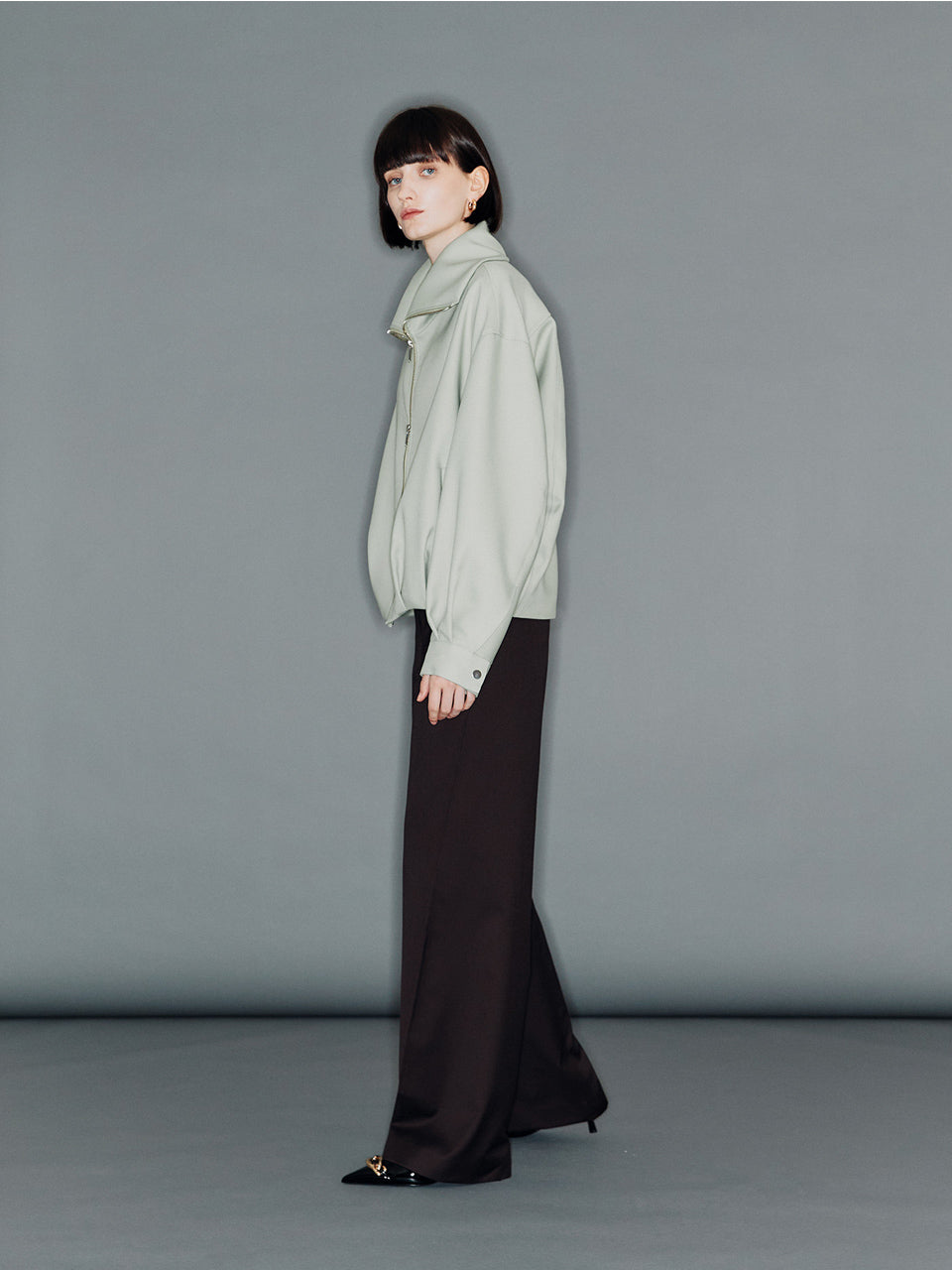 arik twisted straight pants 裾ディテール