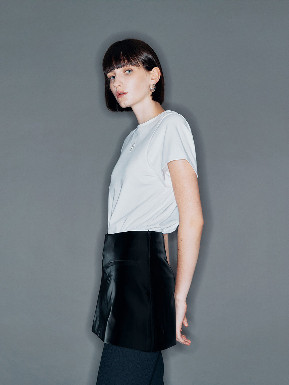 [ARIK.] ASCELLA Logo half sleeve t-shirt White Material notation is different ***