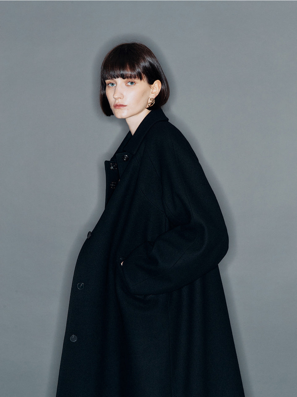 ARIK. アリク ウールコート ブラック レディース着用イメージ｜韓国スタイル