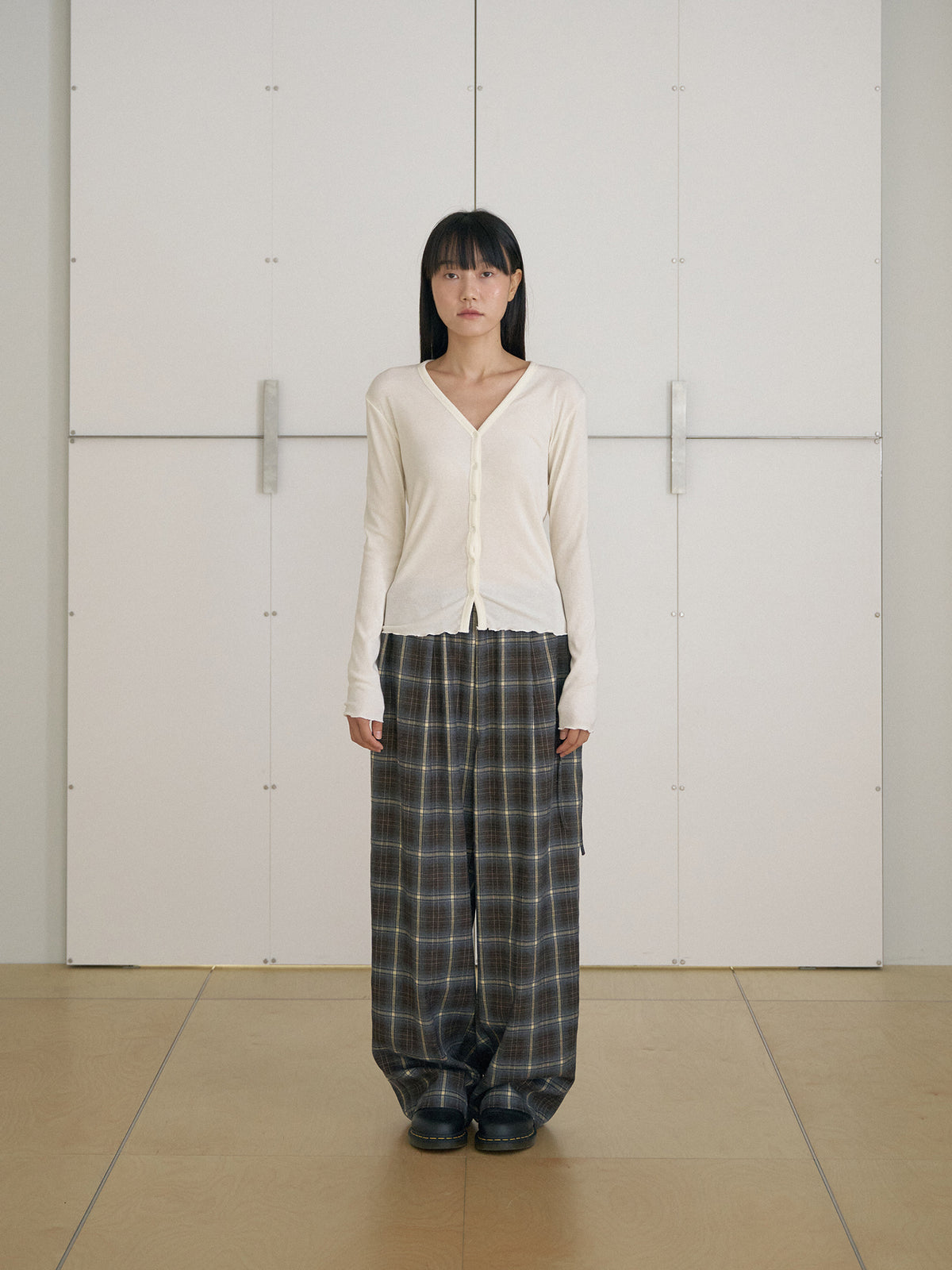 Wave V-neck Rib Cardigan - Cream 12