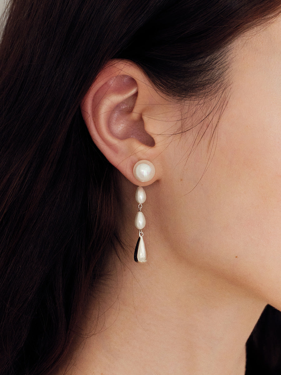 Vintage ssante in pearl earring