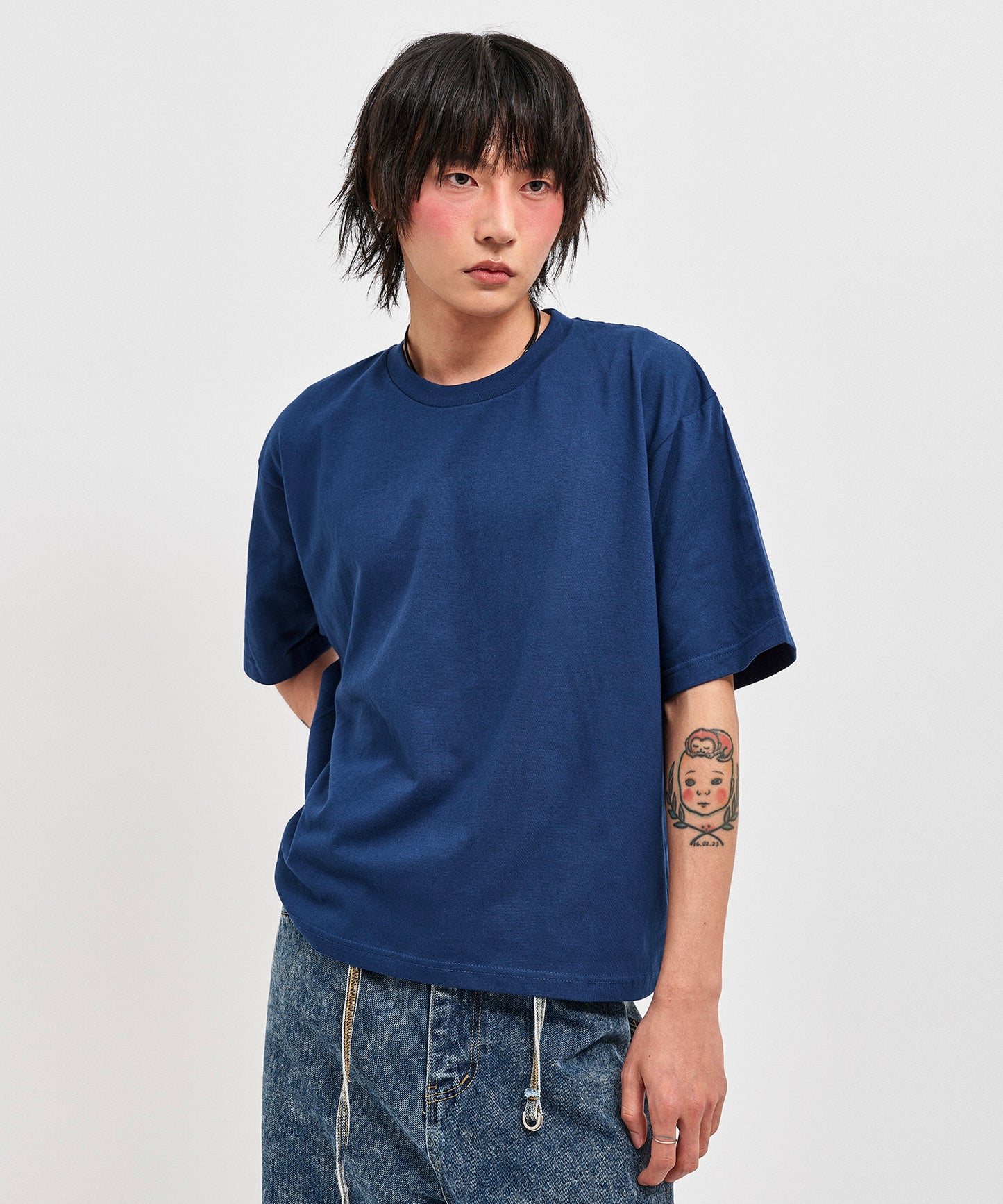 C Wear メンズクロップTシャツ ネイビー 着用イメージ