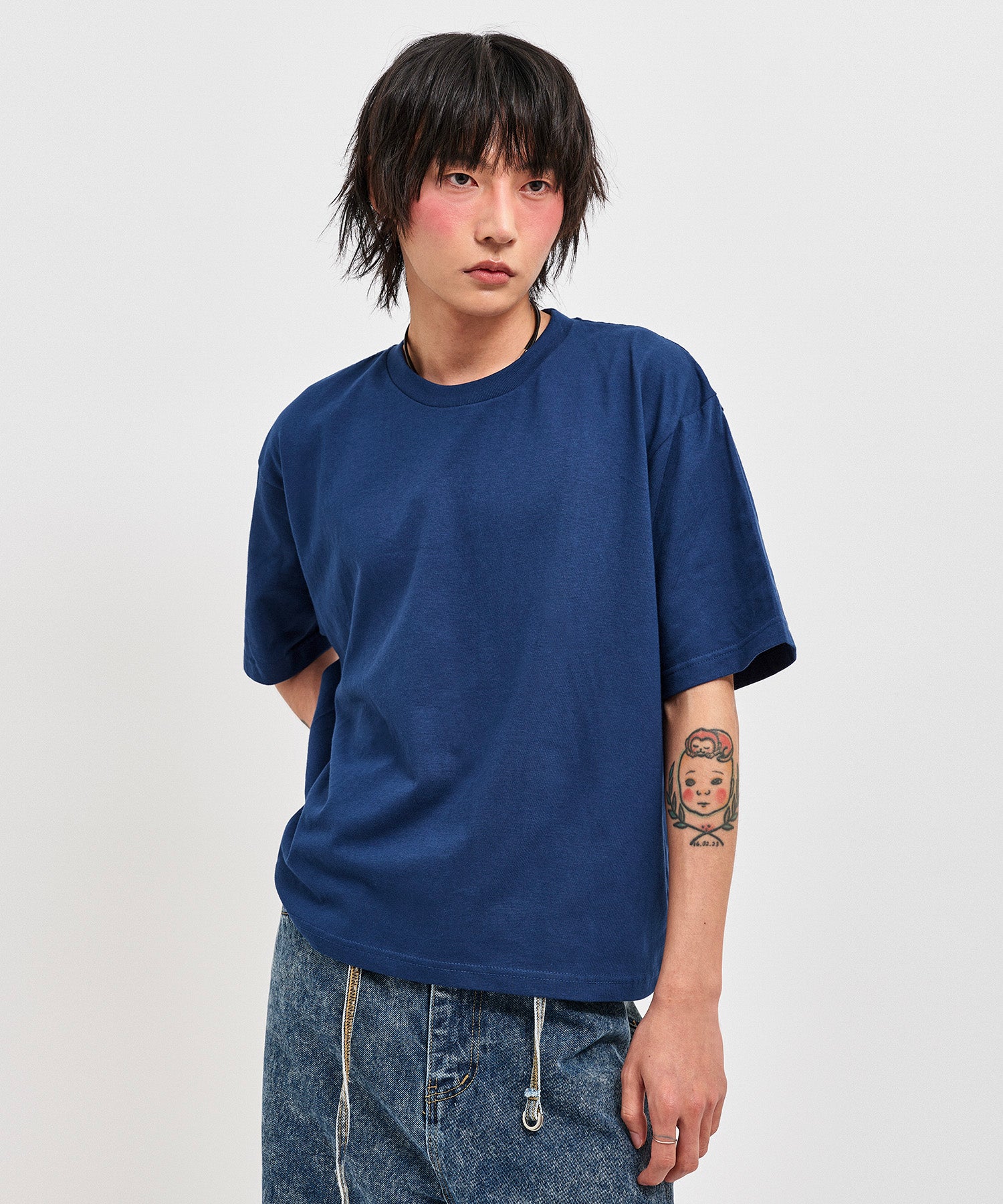 C Wear メンズクロップTシャツ ネイビー 着用イメージ