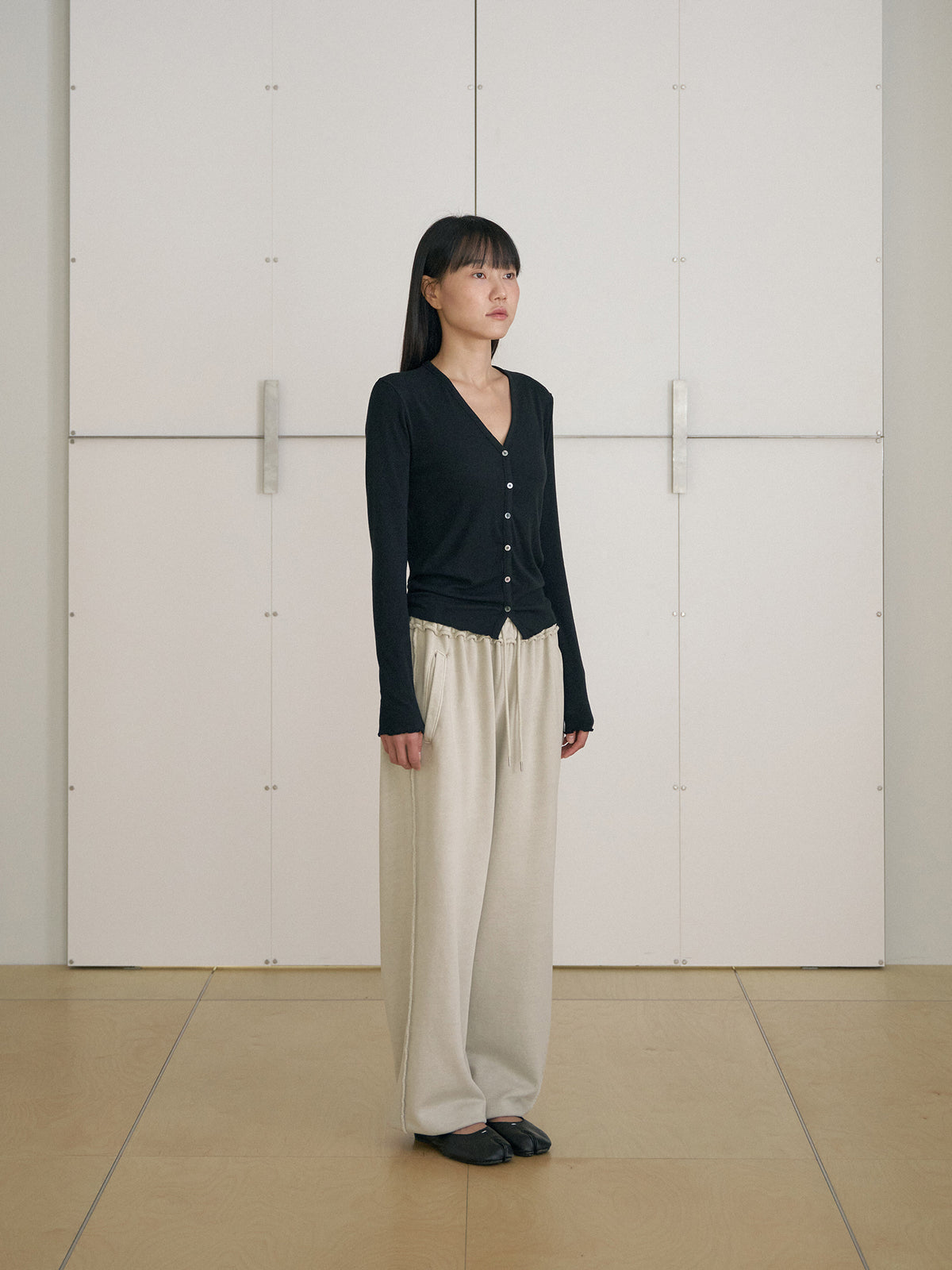 MARAN Wave V-neck Rib Cardigan - Black 商品画像17/21