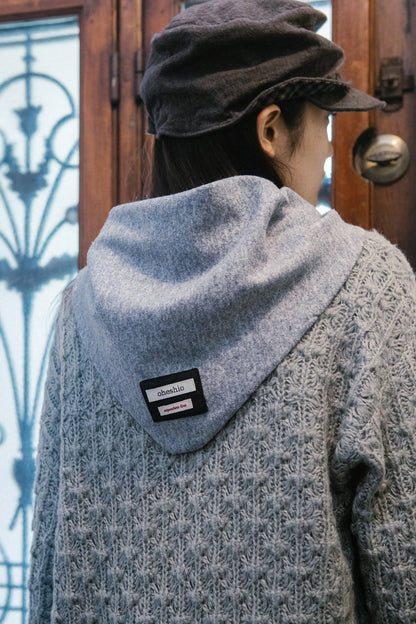 SIGNATURE LABEL KNIT SCARF, GRAY