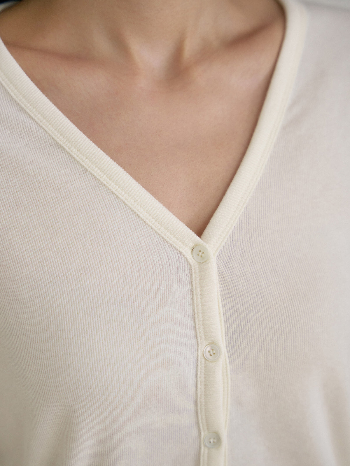 Wave V-neck Rib Cardigan - Cream 9