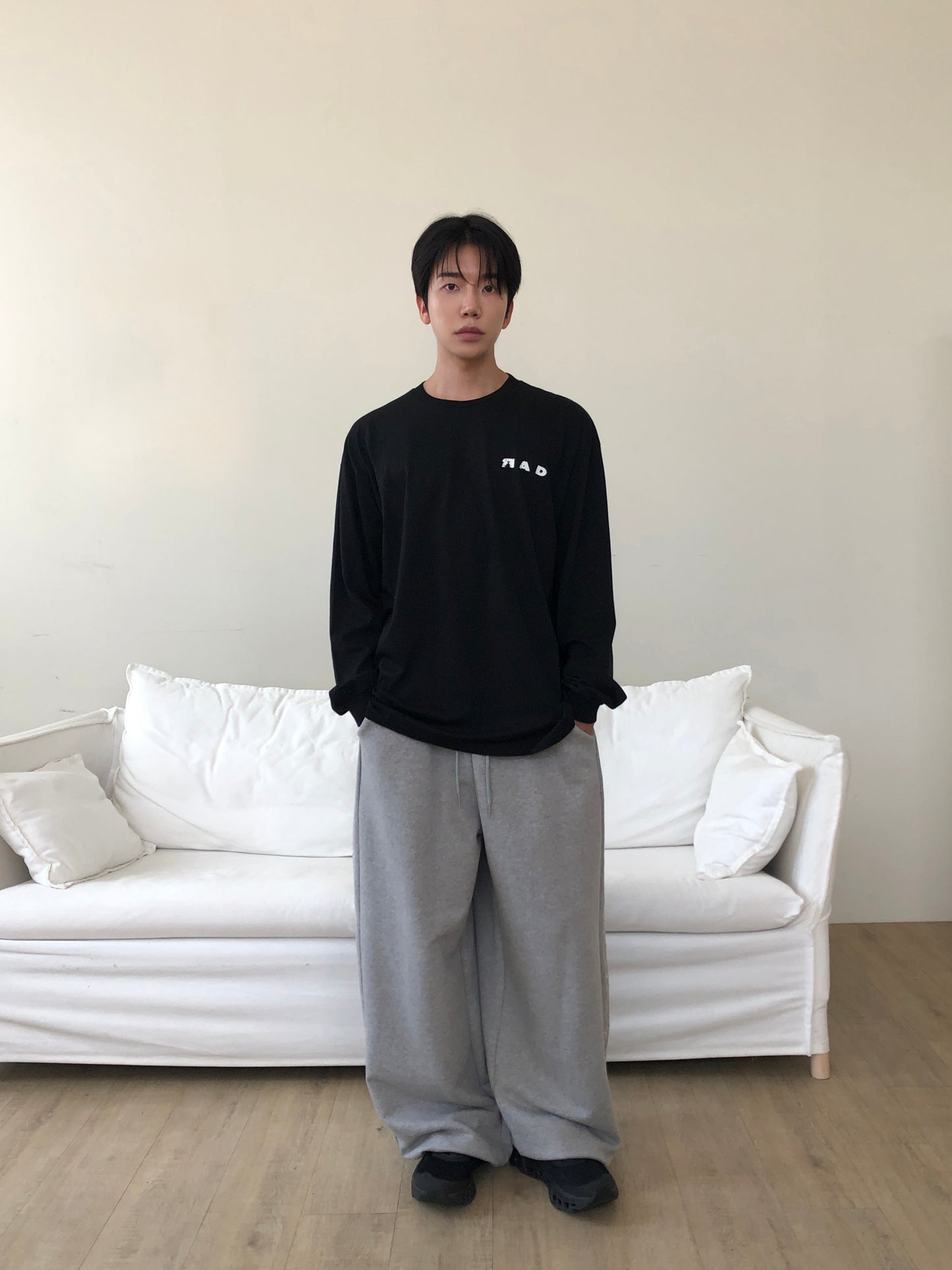 Carat Embroidery Wide Pants GRAY 着用