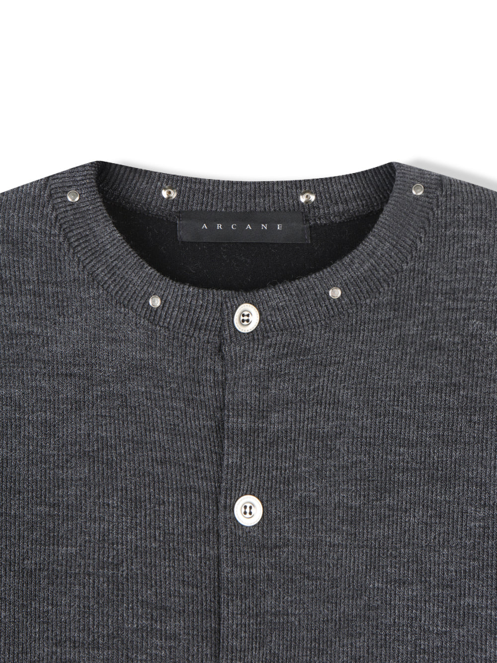Pearl Snap Ribbed Cardigan ネックライン フロントディテール