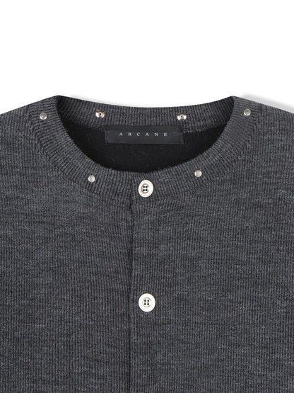 Pearl Snap Ribbed Cardigan ネックライン フロントディテール