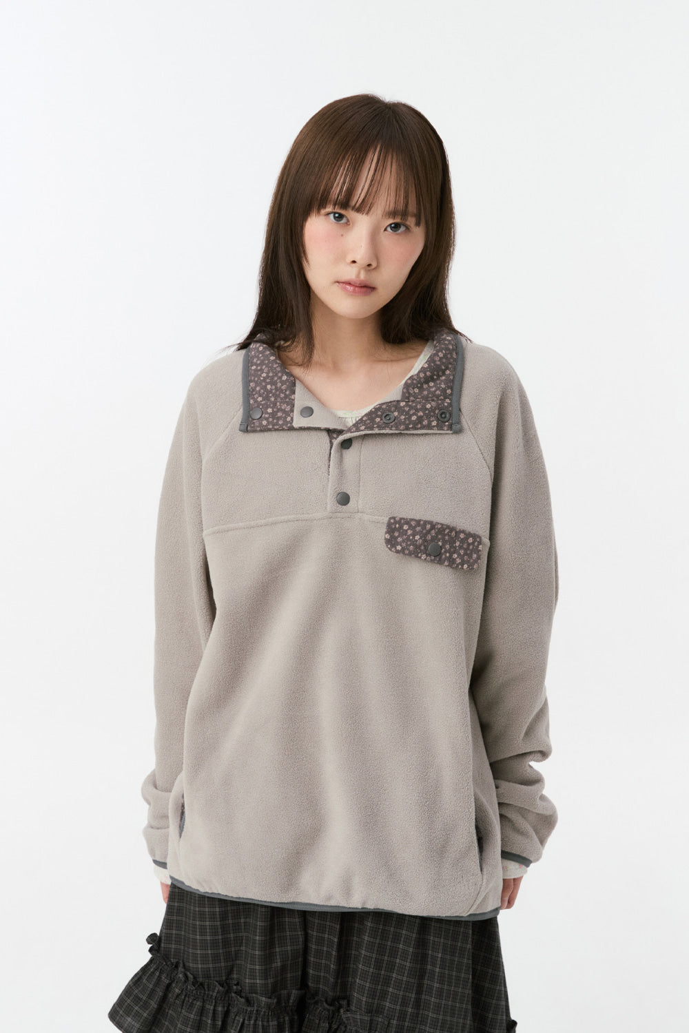 FLORAL CONTRAST FLEECE PULLOVER, GRAY