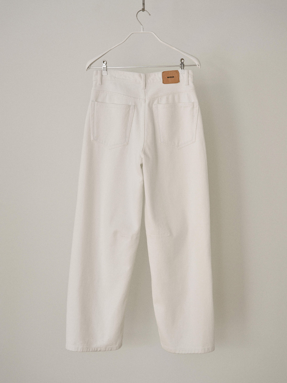 MARAN Curved Denim Pants - Ivory 商品画像21/21