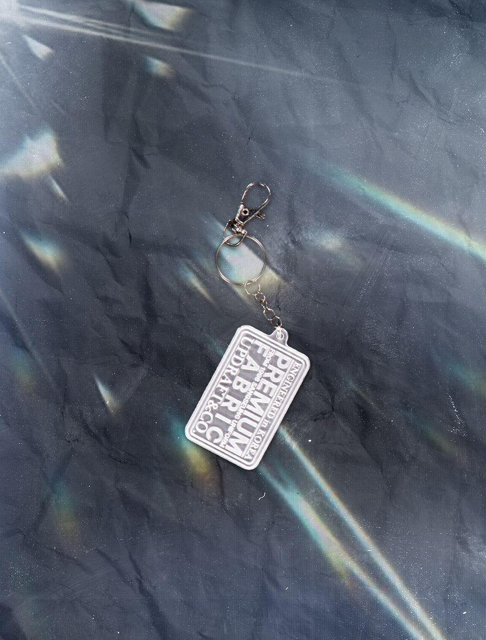 LOGO PATCH ACRYLIC PENDENT ACC MIXED -WHITE