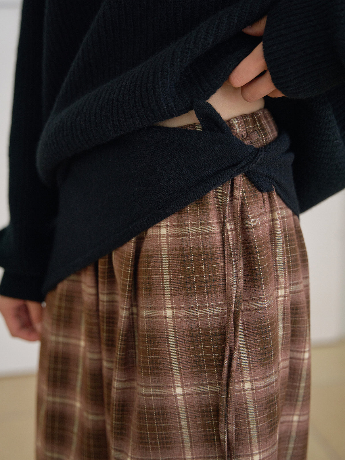 Cashmere Square Scarf - Black 9