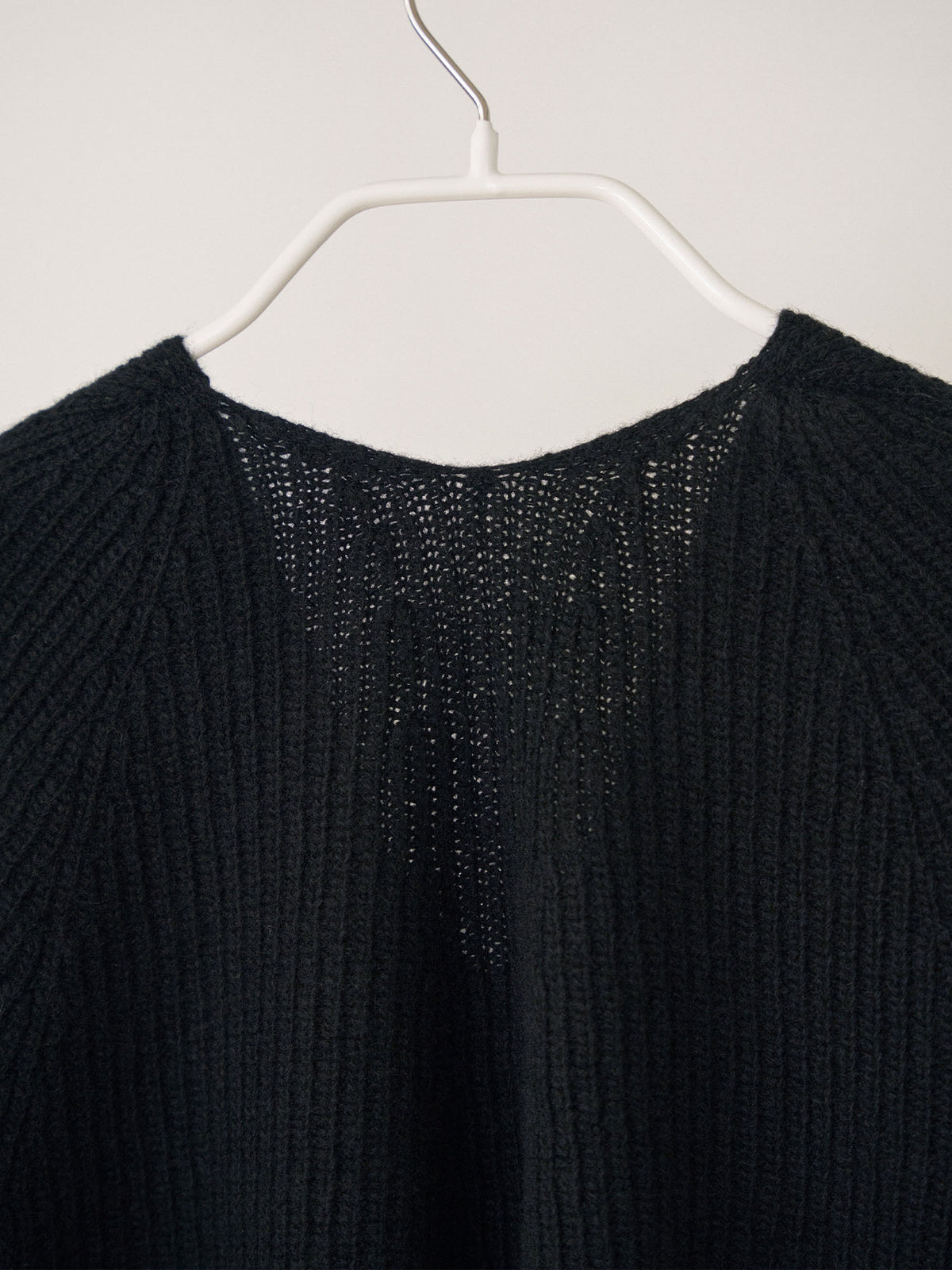MARAN Wool V-neck Raglan Pullover - Black 商品画像18/19