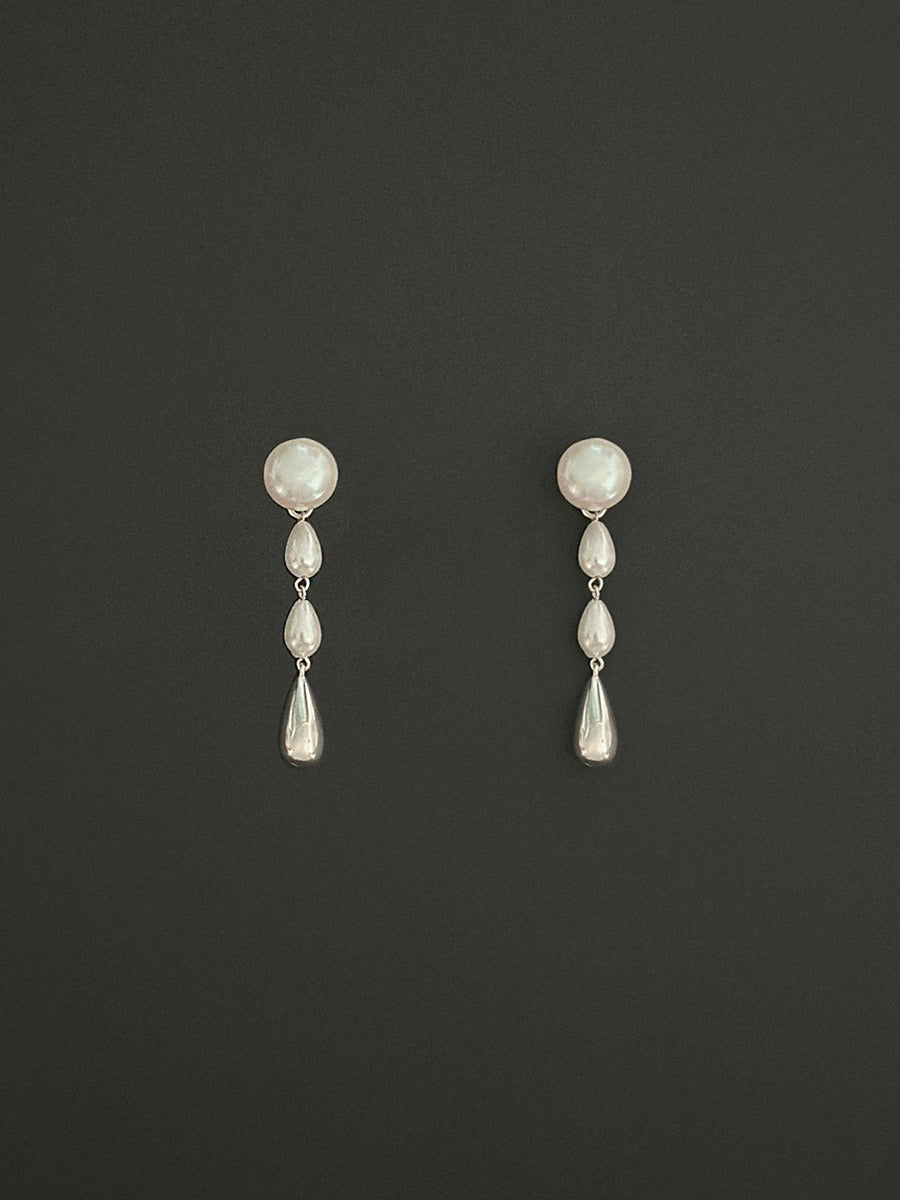 Vintage ssante in pearl earring