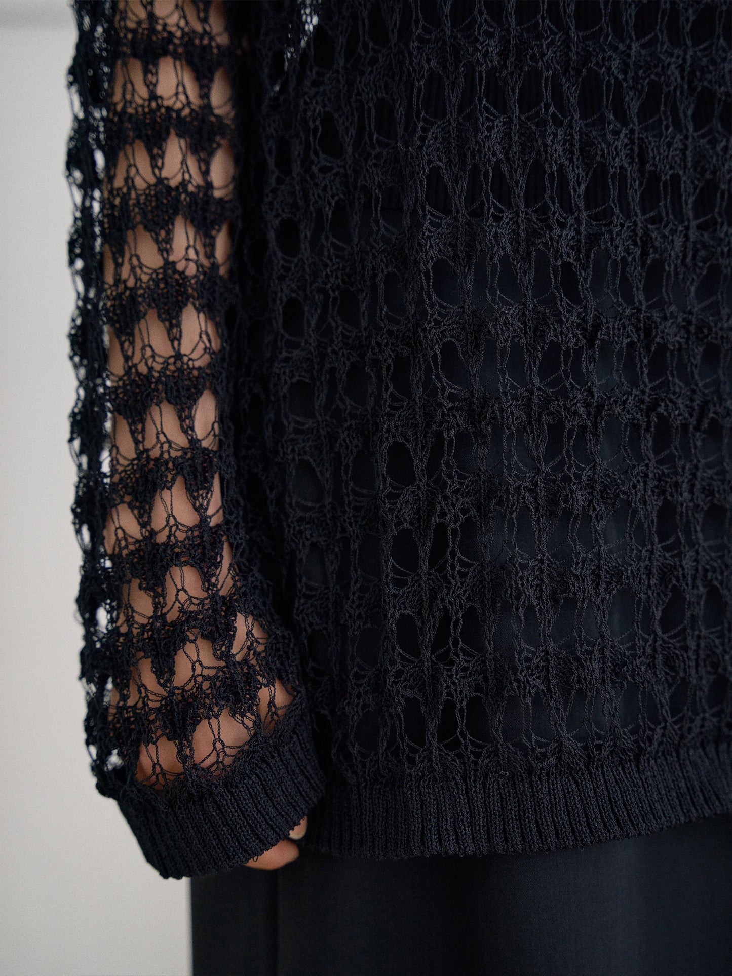 Net Round Pullover - Black