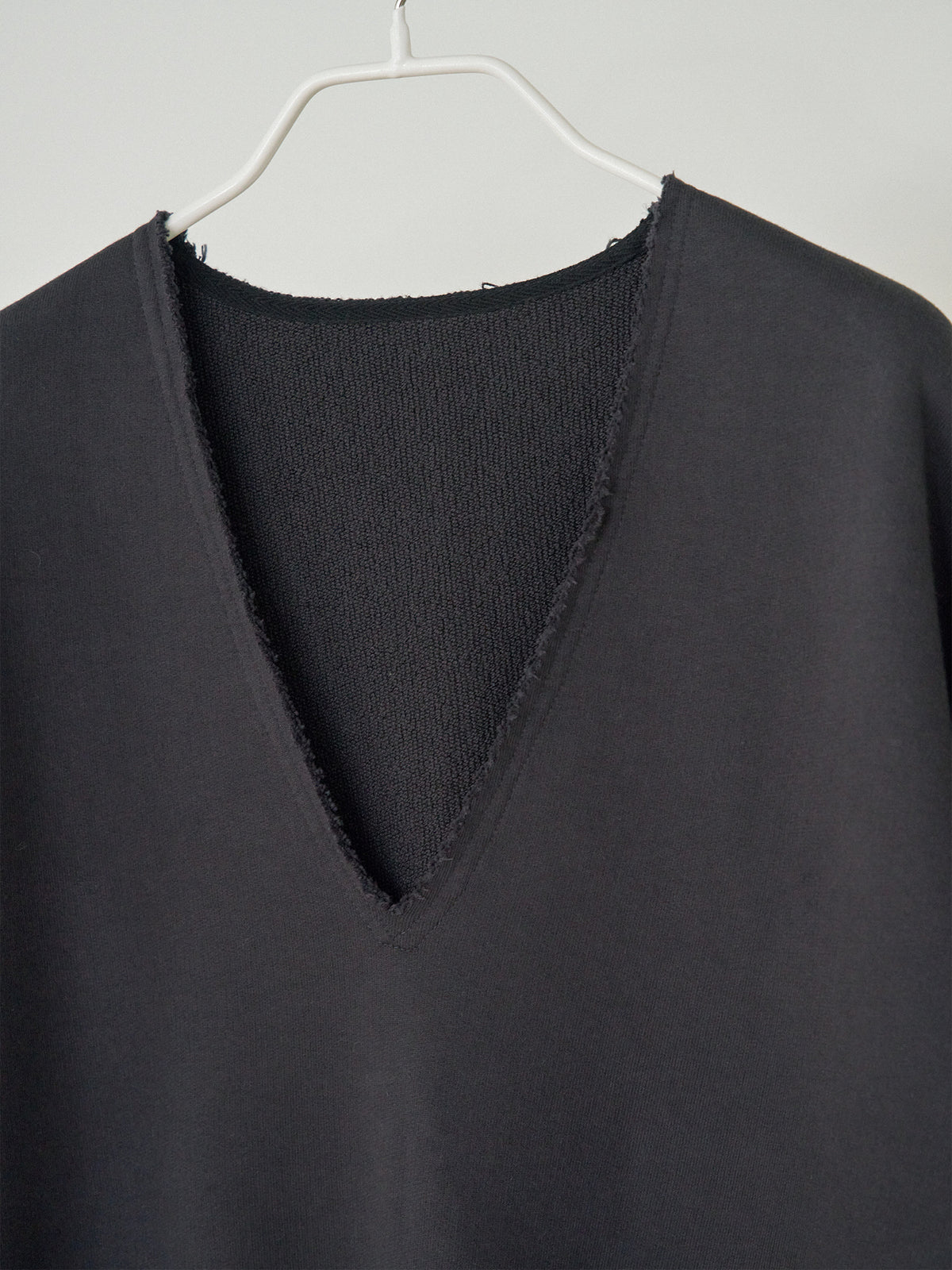 MARAN Raw Edge Sweatshirt - Charcoal 商品画像17/19