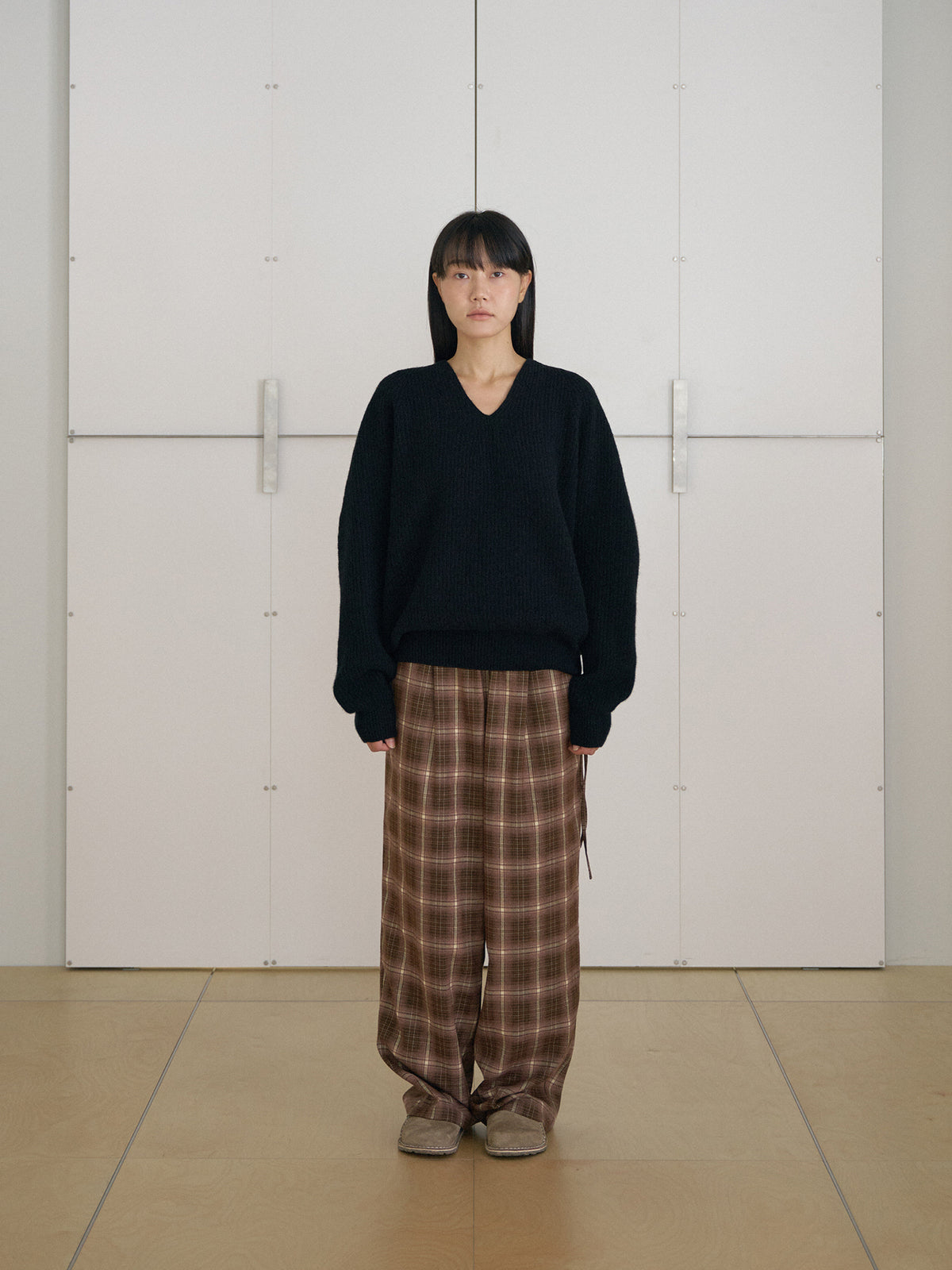 Wool V-neck Raglan Pullover - Black 12