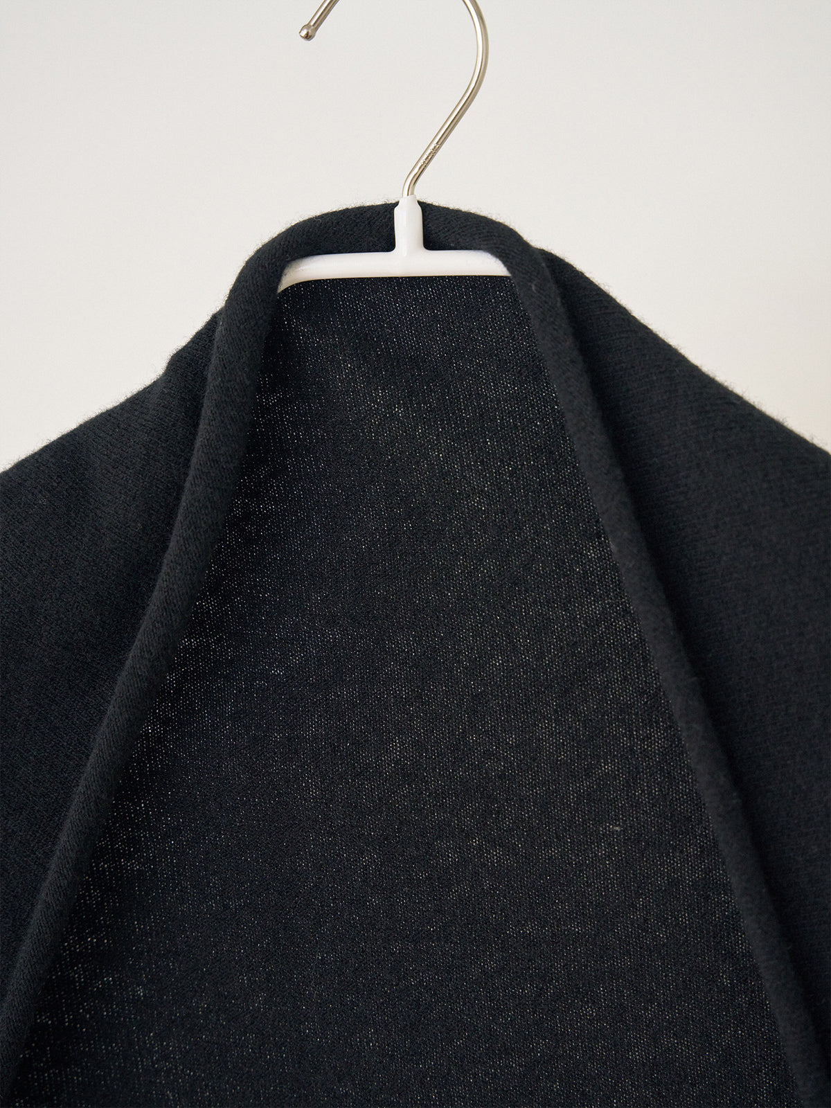 MARAN Triangle Scarf - Black 商品画像15/17