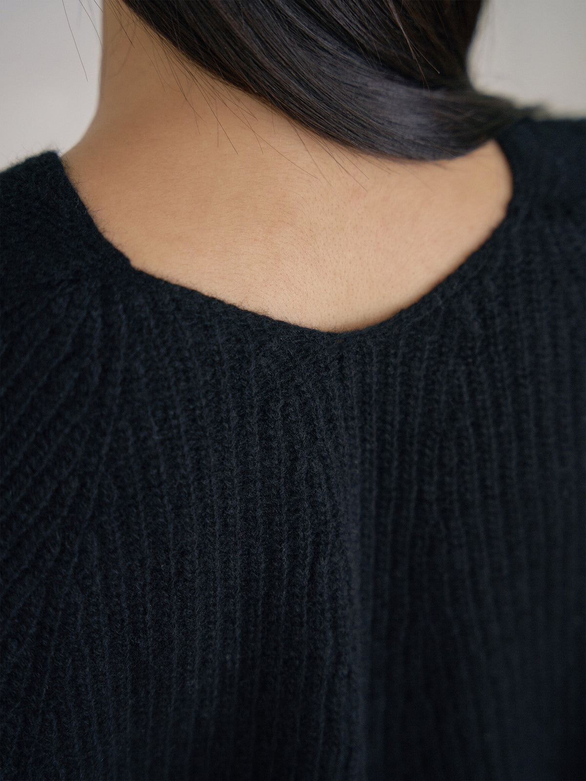 Wool V-neck Raglan Pullover - Black 10