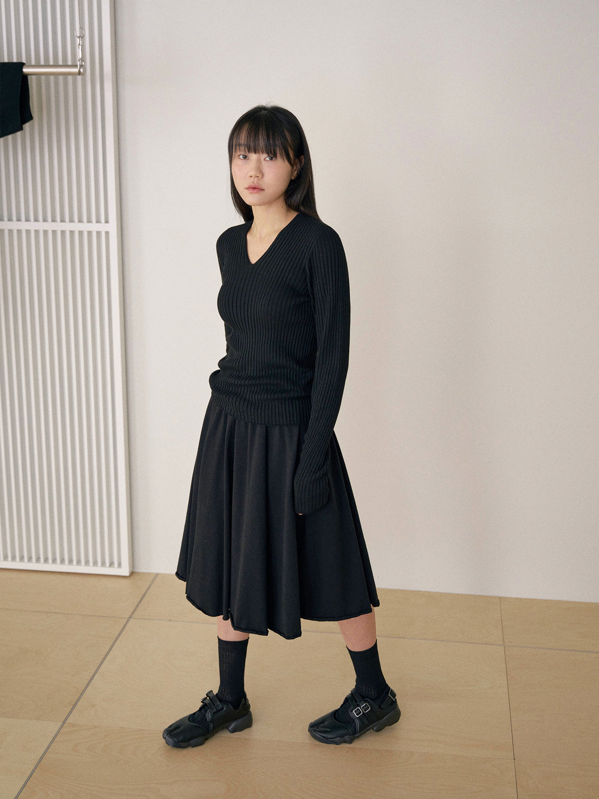 Double V-neck Rib Pullover - Black 4