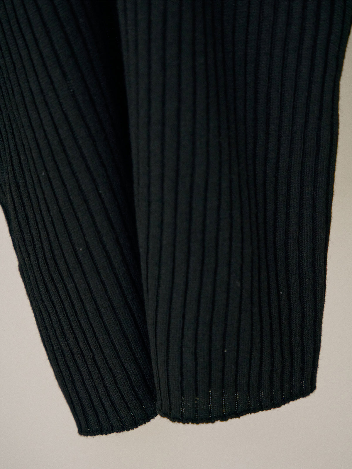 MARAN Double V-neck Rib Pullover - Black 商品画像16/17