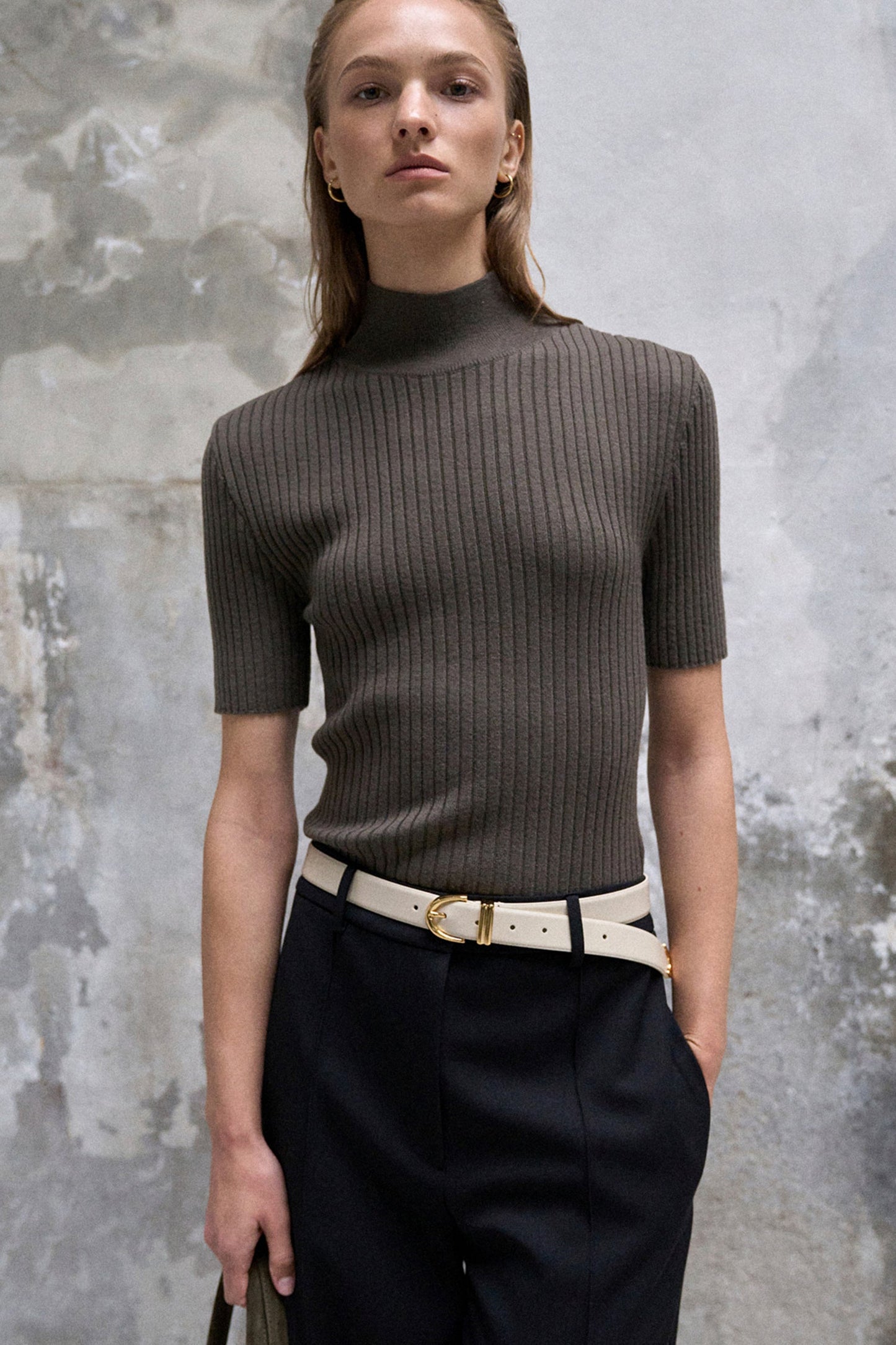 【BLOSSOM H COMPANY 2024AW】PHERTER RIBBED HALF-TURTLE NECK KNIT