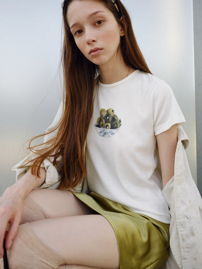 オリーブグラフィックTシャツ