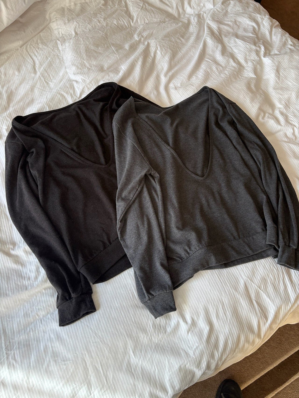 【A MA:DE】Deep V T-shirt ( 2color )