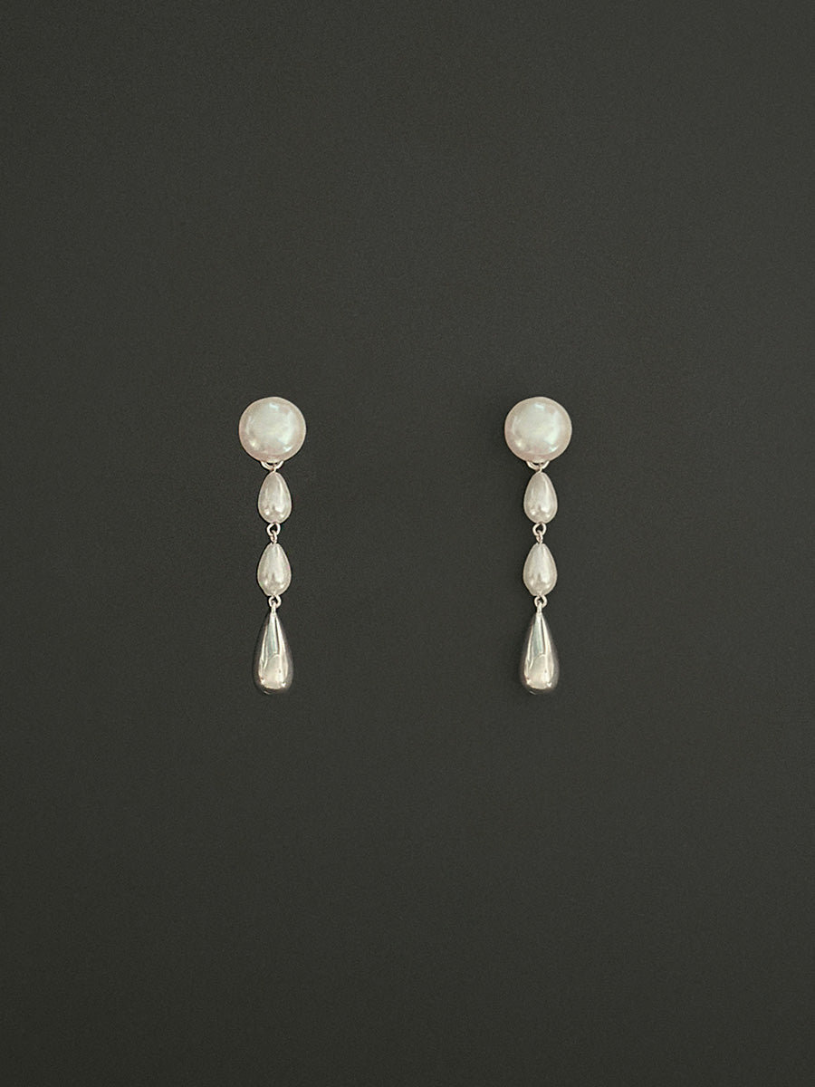 Vintage ssante in pearl earring