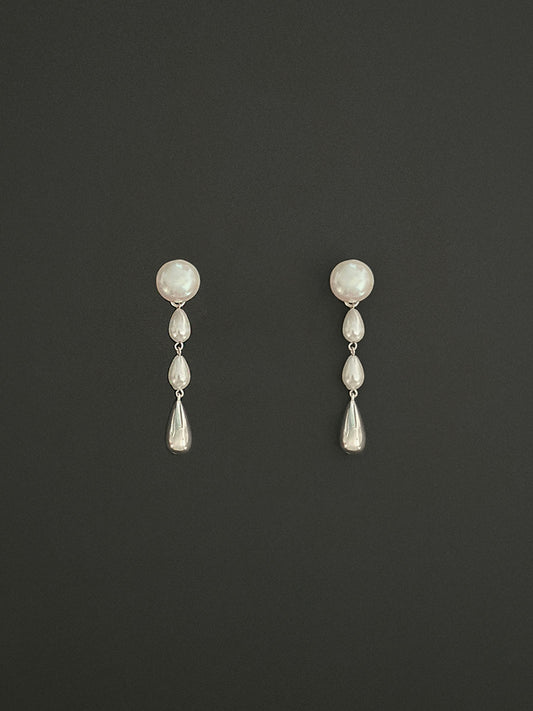 Vintage ssante in pearl earring