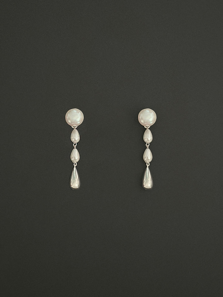 Vintage ssante in pearl earring
