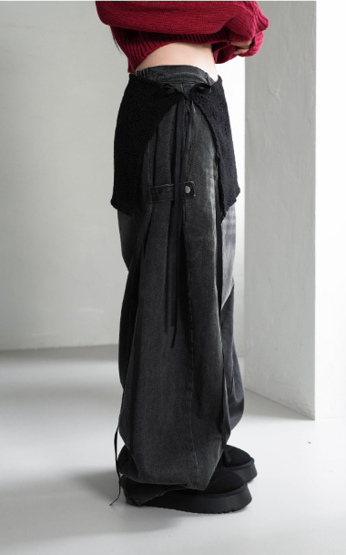 Strap-Detail Wide Jeans