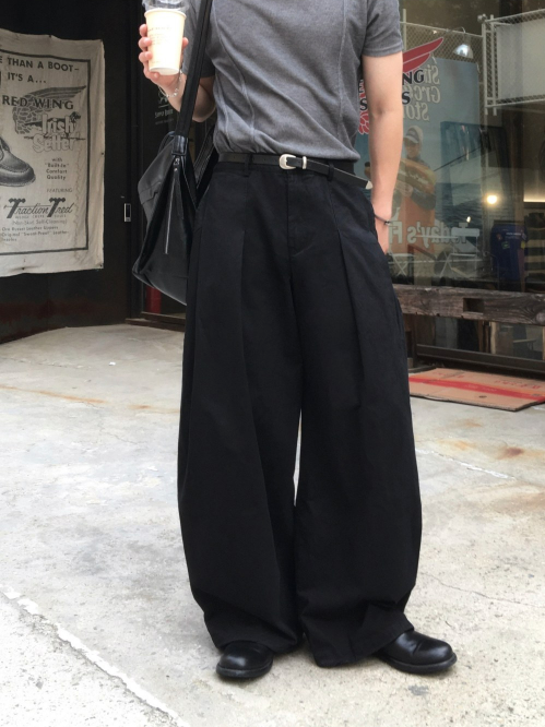 Curved Balloon Wide Pants