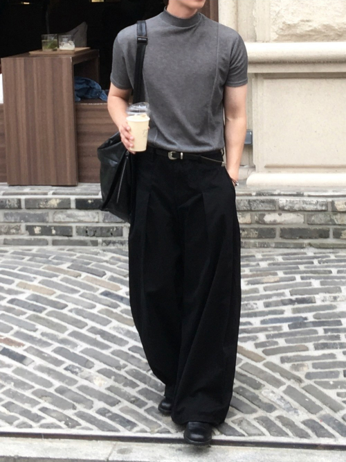 Curved Balloon Wide Pants