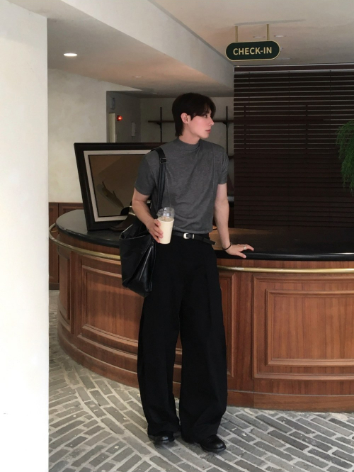 Curved Balloon Wide Pants