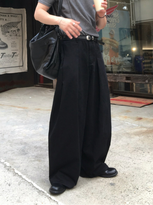 Curved Balloon Wide Pants
