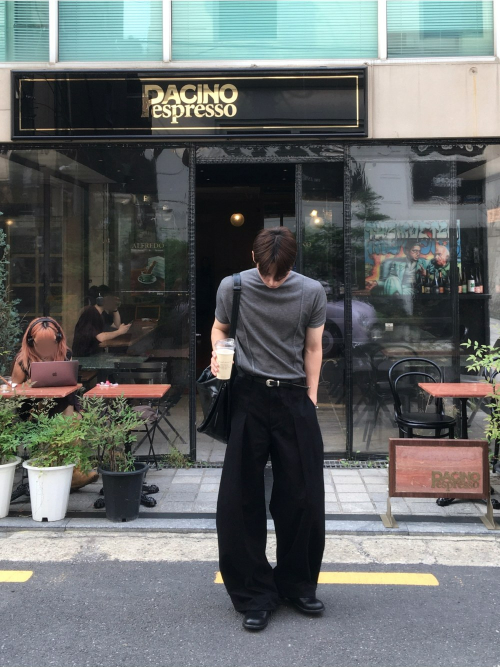 Curved Balloon Wide Pants
