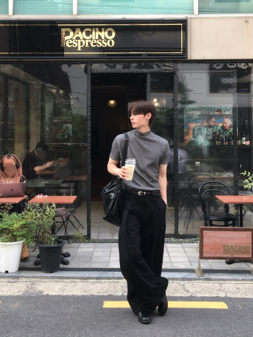 Curved Balloon Wide Pants