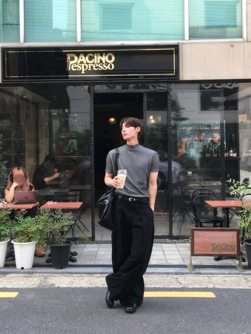 Curved Balloon Wide Pants