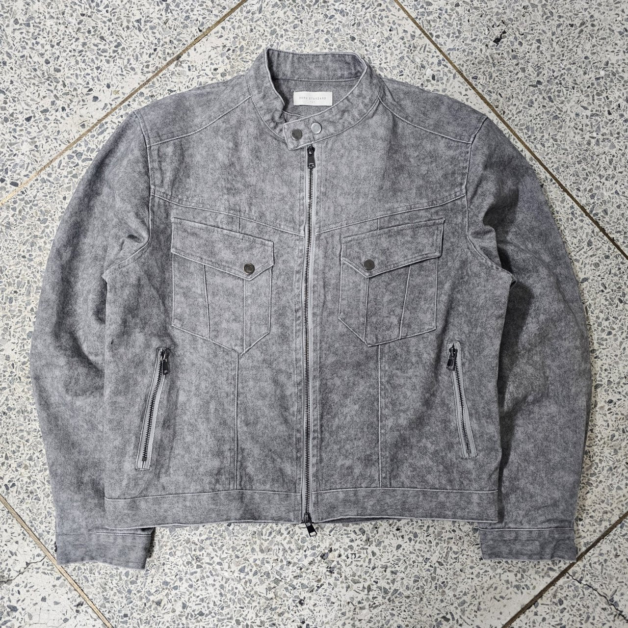 GRAY flat