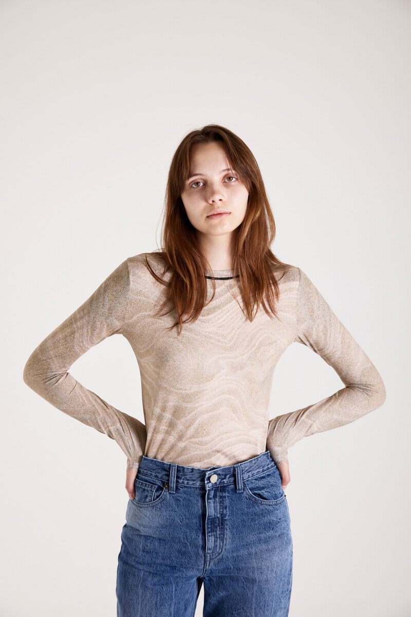 PRINT LONG SLEEVE ROUND T-SHIRT_[SAND]