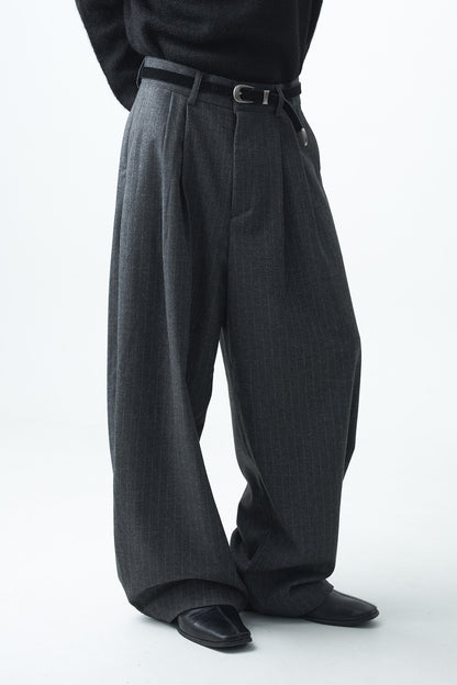 Striped woolen pintuck slacks