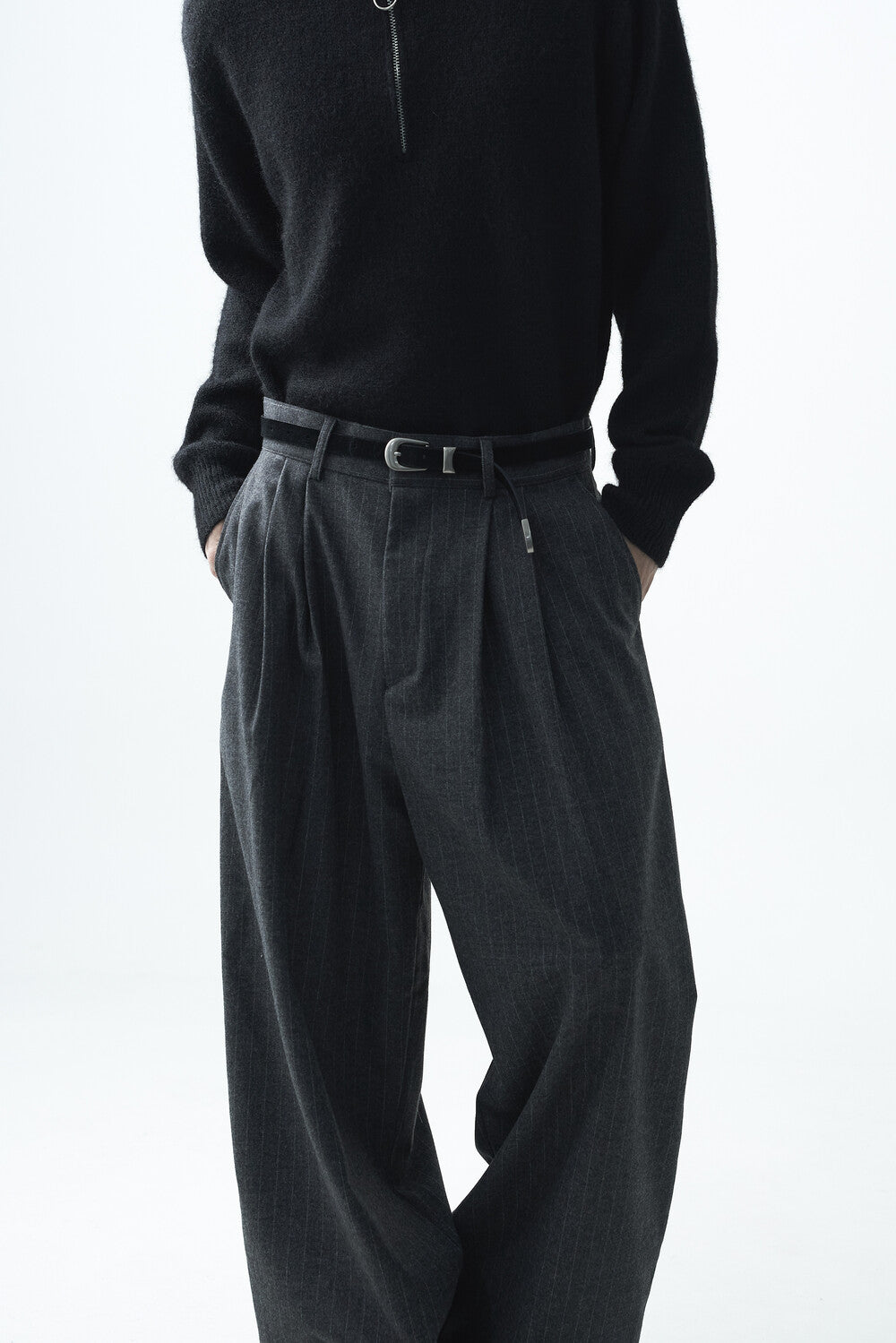 Stripe woolen pintuck slacks
