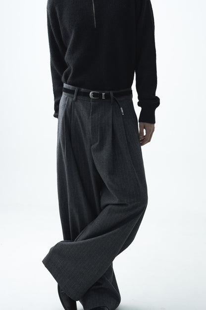 Striped woolen pintuck slacks