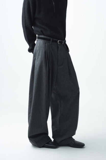 Striped woolen pintuck slacks