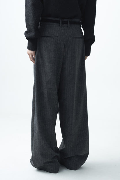Striped woolen pintuck slacks
