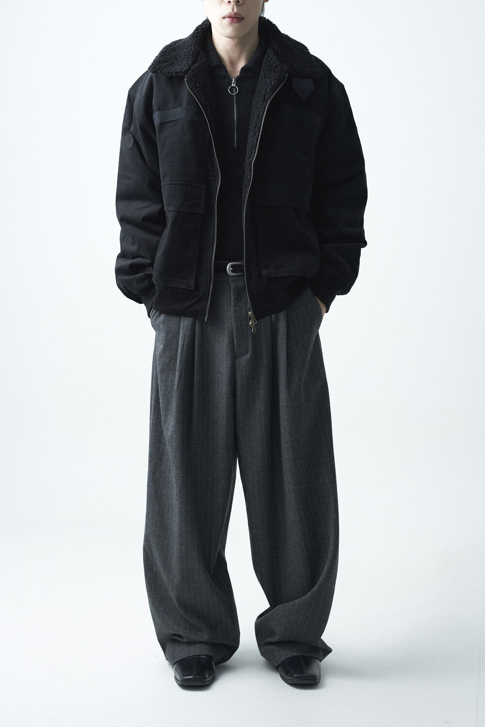 Stripe woolen pintuck slacks