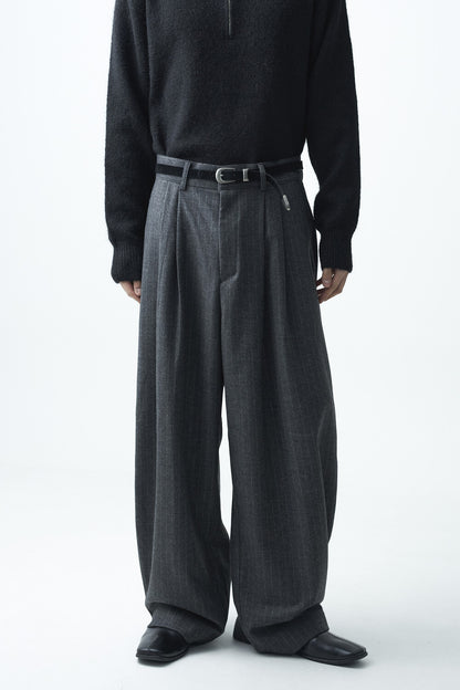 Striped woolen pintuck slacks