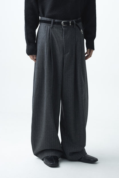 Striped woolen pintuck slacks